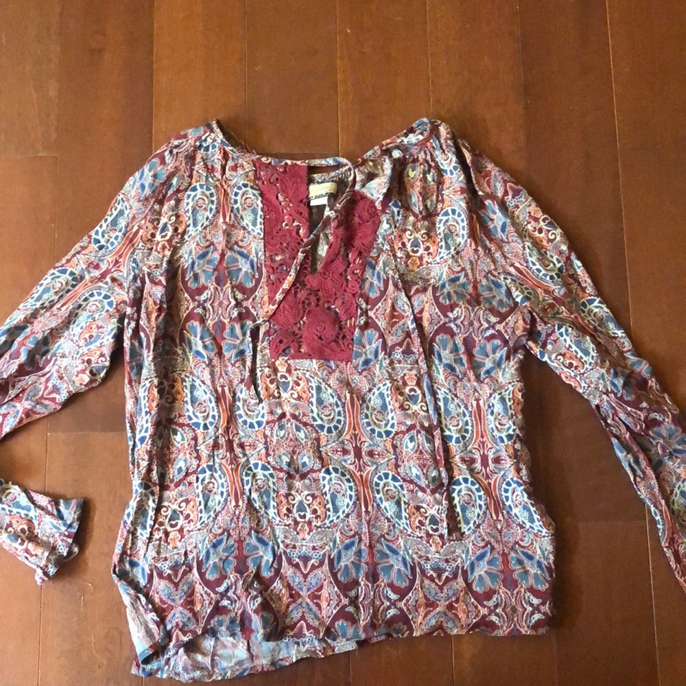 Long sleeve patterned top